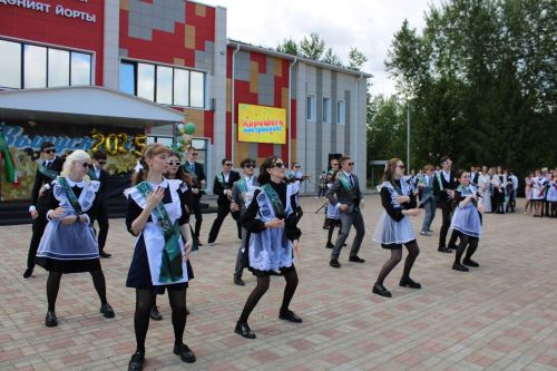 24 мая для выпускников Новошешминской гимназии прозвенел последний звонок (фоторепортаж и видео)