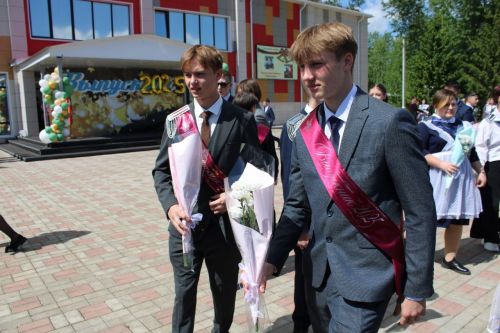 24 мая для выпускников Новошешминской гимназии прозвенел последний звонок (фоторепортаж и видео)