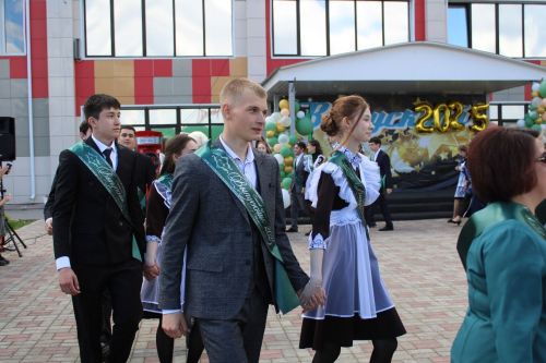 24 мая для выпускников Новошешминской гимназии прозвенел последний звонок (фоторепортаж и видео)