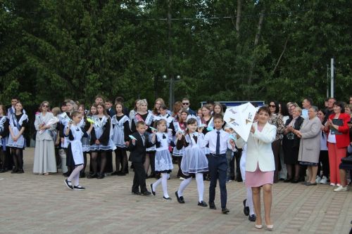 24 мая для выпускников Новошешминской гимназии прозвенел последний звонок (фоторепортаж и видео)