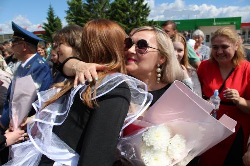 24 мая для выпускников Новошешминской гимназии прозвенел последний звонок (фоторепортаж и видео)