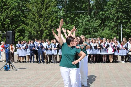 24 мая для выпускников Новошешминской гимназии прозвенел последний звонок (фоторепортаж и видео)
