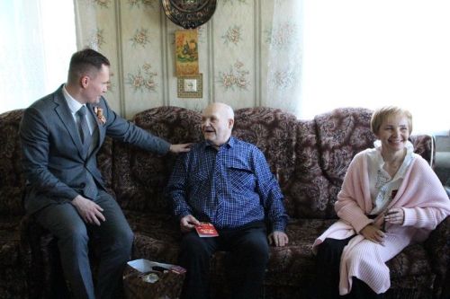 Егор Тарнавский поздравил новошешминских тружеников тыла с Днём Победы