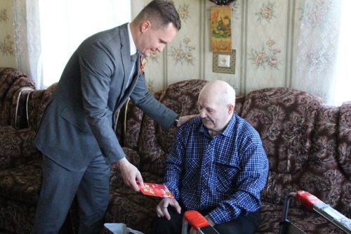 Егор Тарнавский поздравил новошешминских тружеников тыла с Днём Победы