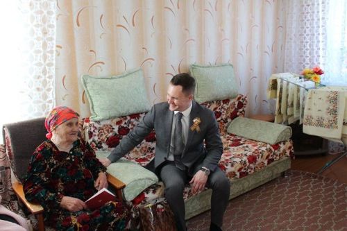 Егор Тарнавский поздравил новошешминских тружеников тыла с Днём Победы
