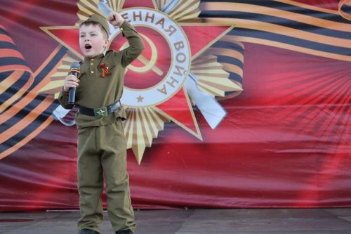 В Новошешминске прошел марафон «Война в стихах», посвященный 80-летию Победы (фоторепортаж)