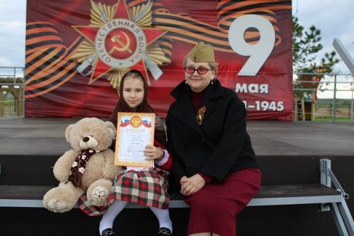 В Новошешминске прошел марафон «Война в стихах», посвященный 80-летию Победы (фоторепортаж)