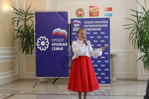 В канун Дня России в Новошешминском ЗАГС состоялось торжественное вручение паспортов РФ (фоторепортаж)