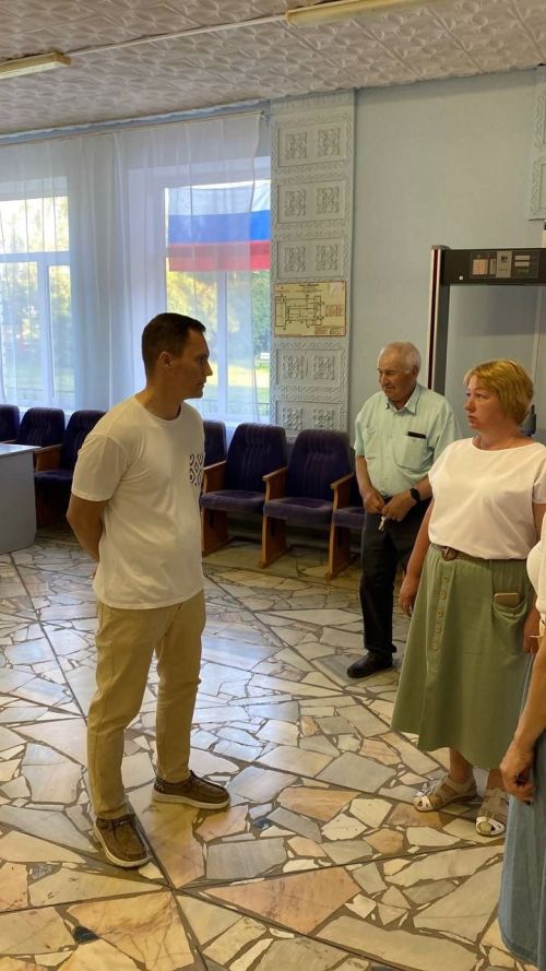 Руководитель Исполкома района Егор Тарнавский продолжил серию рабочих визитов по сельским поселениям, посетив на этот раз Архангельское и Утяшкинское