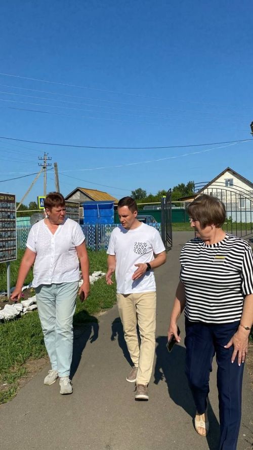 Руководитель Исполкома района Егор Тарнавский продолжил серию рабочих визитов по сельским поселениям, посетив на этот раз Архангельское и Утяшкинское