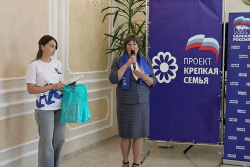В канун Дня России в Новошешминском ЗАГС состоялось торжественное вручение паспортов РФ (фоторепортаж)