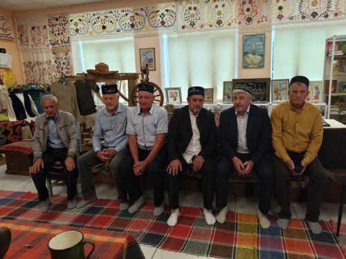 Юбилейная встреча: в Зиреклинском музее встретились выпускники, окончившие школу 50 лет назад