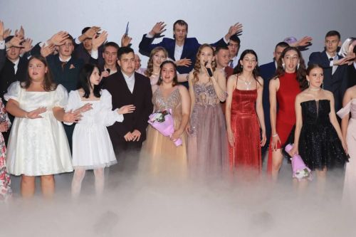 В добрый путь, выпускники!
