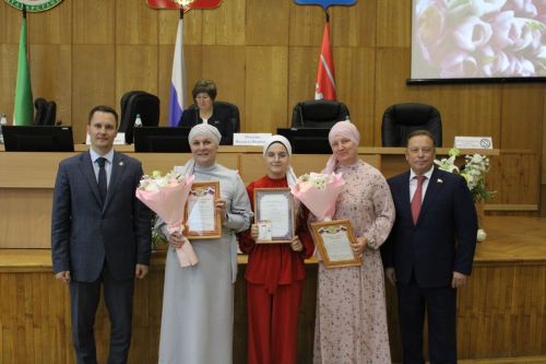 На заседании Совета Новошешминского муниципального района наградили одарённых детей