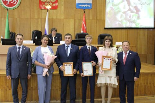 На заседании Совета Новошешминского муниципального района наградили одарённых детей