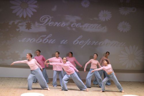 8 июля в районном Доме культуры прошло мероприятие в честь Дня семьи, любви и верности (фоторепортаж)