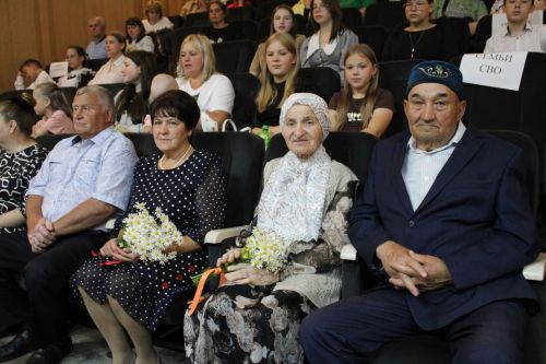 8 июля в районном Доме культуры прошло мероприятие в честь Дня семьи, любви и верности (фоторепортаж)