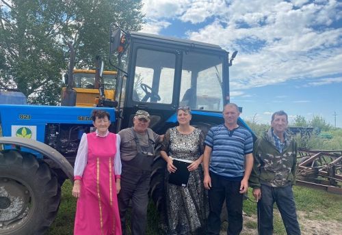 «Ивушка» поддержала механизаторов КФХ «Котова О. В.» в разгар уборочной кампании