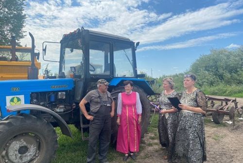 «Ивушка» поддержала механизаторов КФХ «Котова О. В.» в разгар уборочной кампании