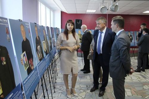 В Новошешминске открылась выставка «Отец Героя»