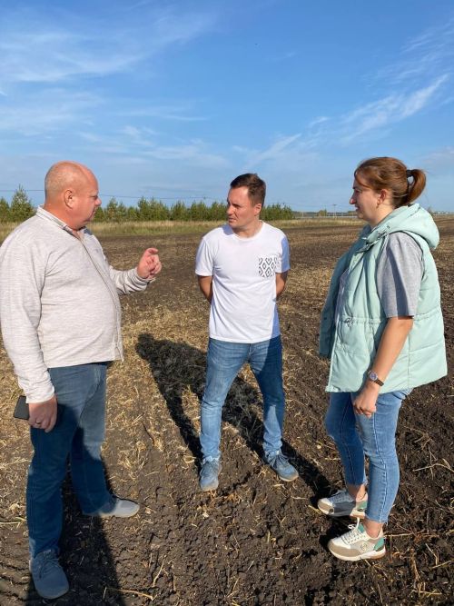 Глава района Егор Тарнавский оценил ход полевых работ