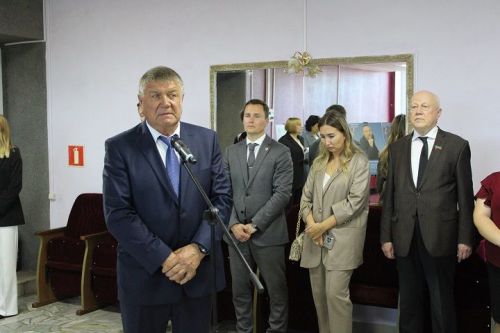 В Новошешминске открылась выставка «Отец Героя»