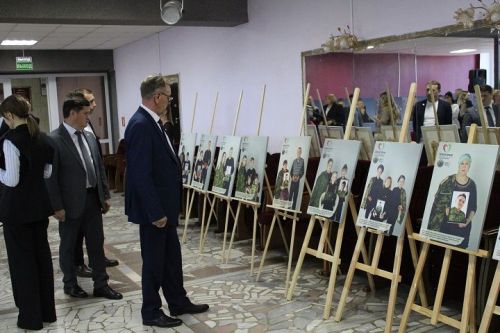 В Новошешминске открылась выставка «Отец Героя»
