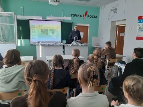 В Черемуховской школе прошел урок безопасности по управлению снегоходами