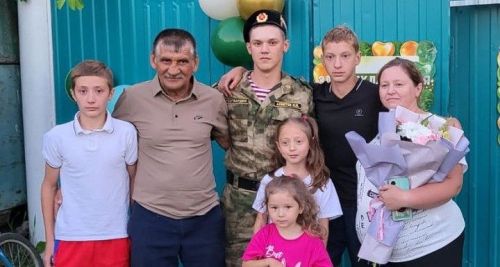 Семья Ахметовых: где царят спорт, песня и любовь