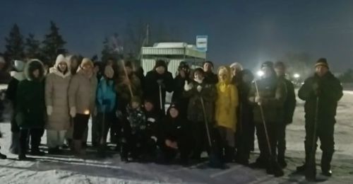 В селе Чертушкино устроили хоккей в валенках и уху на морозе