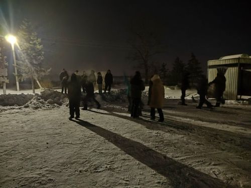 В селе Чертушкино устроили хоккей в валенках и уху на морозе