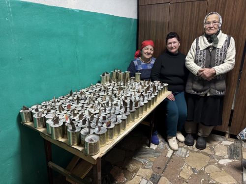 Жители Чувашской Чебоксарки изготовили более 300 окопных свечей