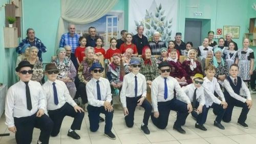 Доброе сердце детства: учащиеся Новошешминской начальной школы подарили праздник постояльцам дома-интерната