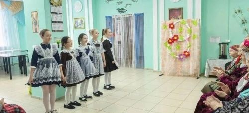 Доброе сердце детства: учащиеся Новошешминской начальной школы подарили праздник постояльцам дома-интерната