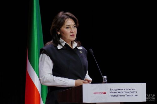 Лейла Фазлеева поздравила татарстанцев с Днем наставника