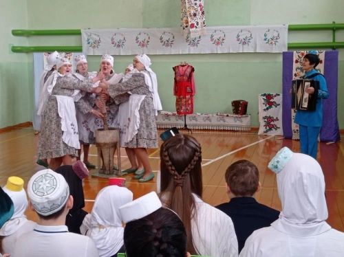 Сохраняя традиции: концерт ансамбля «Хатирә» прошел в Зиреклинском лицее
