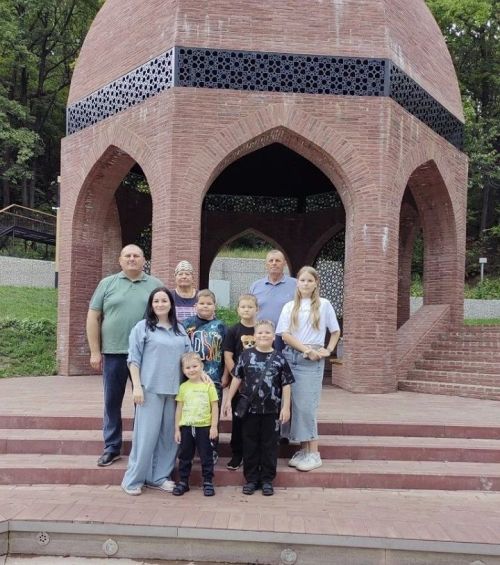Сорок пять лет любви и  девяносто лет труда