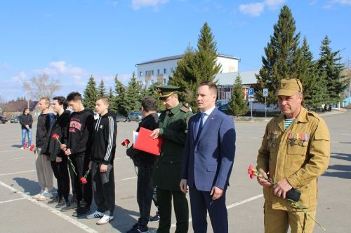 Проводы в армию: 10 новошешминцев пополнят ряды защитников Отечества