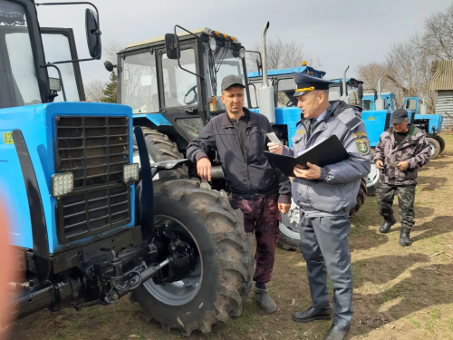 Завершается проведение технического осмотра тракторов в АПК