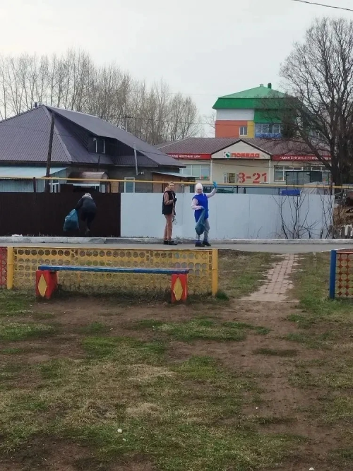 Вот такие дружные жильцы живут в Новошешминске, на Ленина, 19А!