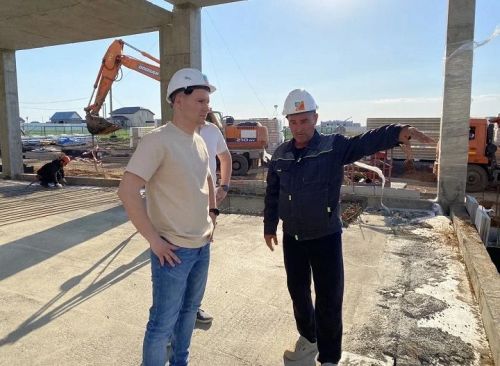 На стройплощадках Новошешминского района кипит работа