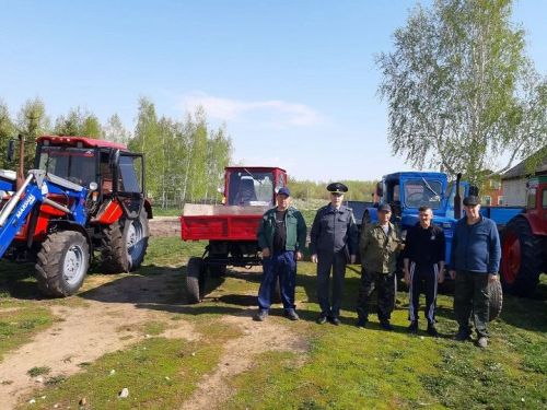 В районе завершили технический осмотр частных тракторов
