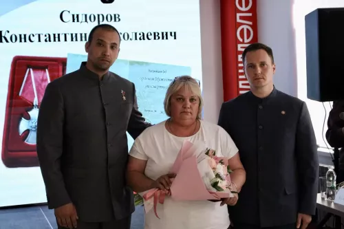 В Новошешминске почтили память героев и вручили юным жителям первые паспорта