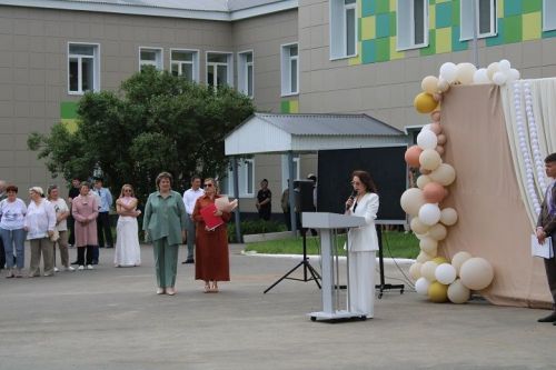 26 мая в Новошешминской гимназии прозвенел последний школьный звонок (фоторепортаж)