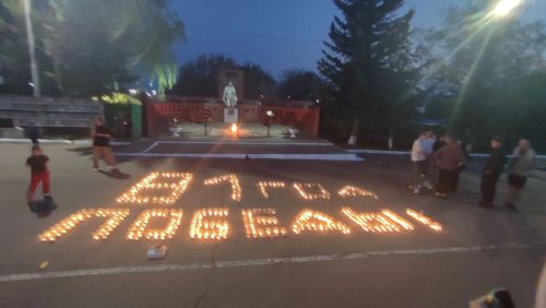 8 мая у Вечного огня в Новошешминске прошла патриотическая акция «Свеча Памяти»
