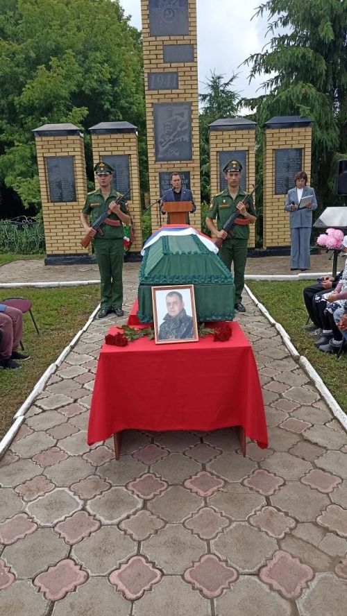 В селе Шахмайкино простились с бойцом, погибшим в зоне СВО