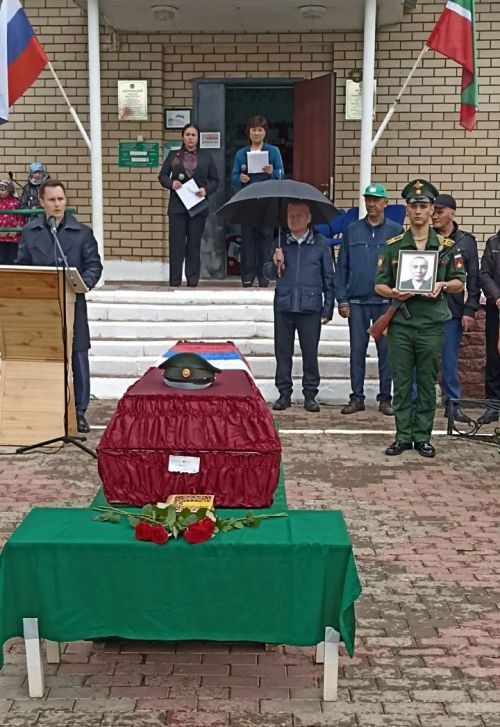 В селе Акбуре простились с бойцом, погибшим в зоне СВО