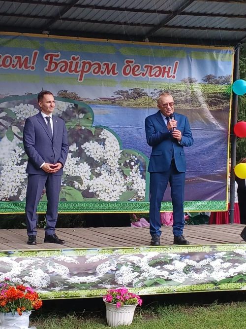 «Медовый спас» собрал за одним столом и старших, и младших