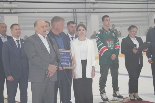 В Новошешминске открыли крытый ледовый дворец (фоторепортаж)