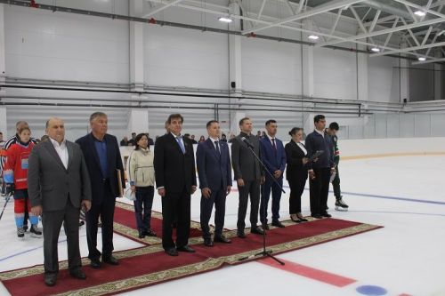 В Новошешминске открыли крытый ледовый дворец (фоторепортаж)